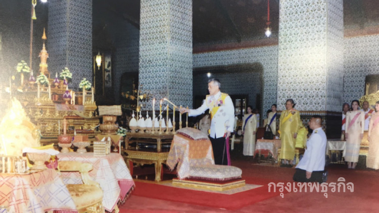 ร.10 เสด็จฯ ทรงบำเพ็ญพระราชกุศลทักษิณานุปทานถวายในหลวง ร.9