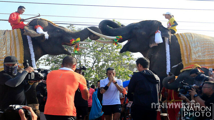 กรุงเก่าจัดช้างรับ'ตูน' มุ่งสู่ตัวเมืองสุพรรณบุรีเย็นนี้