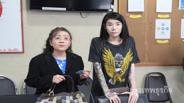 'ฟลุ๊คศรี มณีเด้ง' เข้ารับทราบ2ข้อหา เจ้าตัวเตรียมฟ้องกลับ