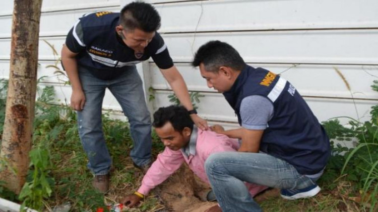 เขมรดำดินมุดกำแพง ลักลอบเข้าไทย!