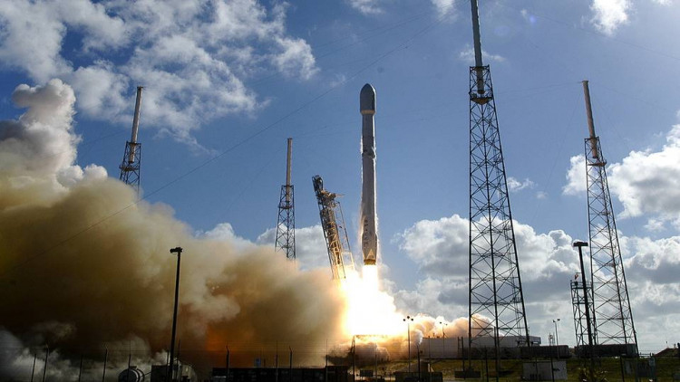 สหรัฐปล่อยดาวเทียมสื่อสารเอกชน 10 ดวง