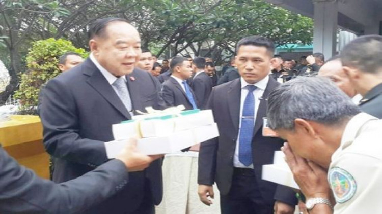 'ประยุทธ์' ขอ 'ประวิตร' สุขภาพ-จิตใจแข็งแรง