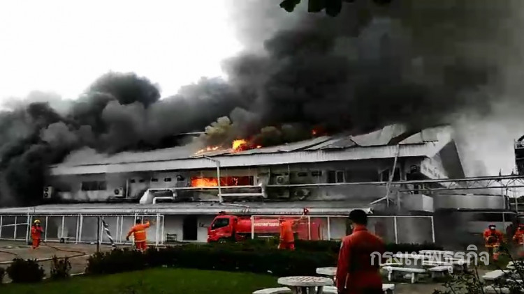 ไฟไหม้โรงงานผลิตอุปกรณ์อิเล็กทรอกนิกส์เจ็บ 3 ราย