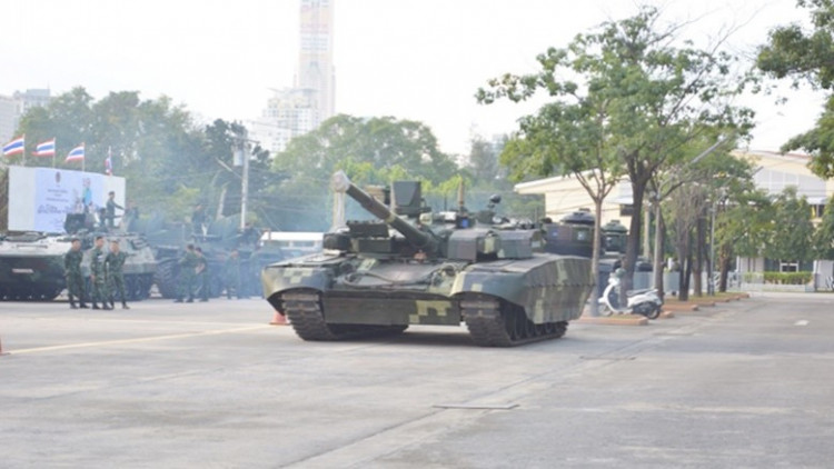 สั่งเคลื่อนรถถัง เข้ากรุง10-13ม.ค. จัดงานวันเด็ก