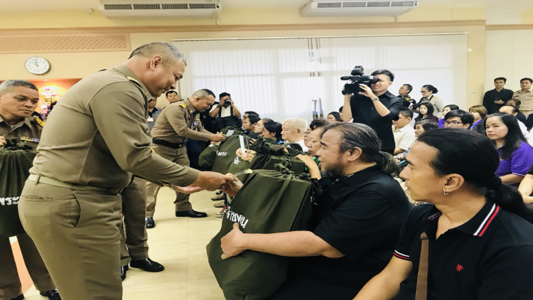 ผู้แทนพระองค์เชิญถุงพระราชทาน ช่วยเหลือผู้ประสบอัคคีภัย
