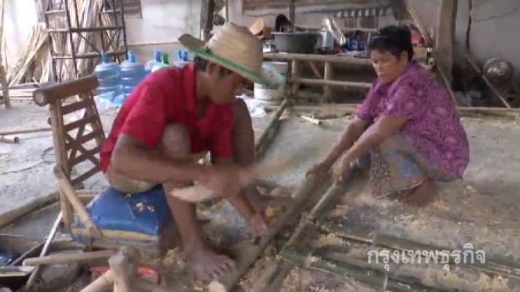 ป้า 63 ทำซุ้ม-แคร่ไม้ไผ่ขาย สร้างรายได้เดือนละกว่า7หมื่น