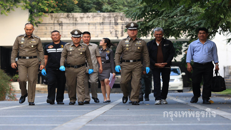 ปฏิบัติการค้นบ้าน 'เปรมชัย' (ภาพชุด)