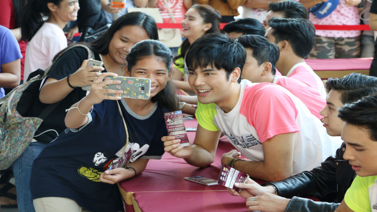 ช่อง 3 จัดทัพนักแสดงแจกบัตรงานฟุตบอล 48 ปี “We will love you”