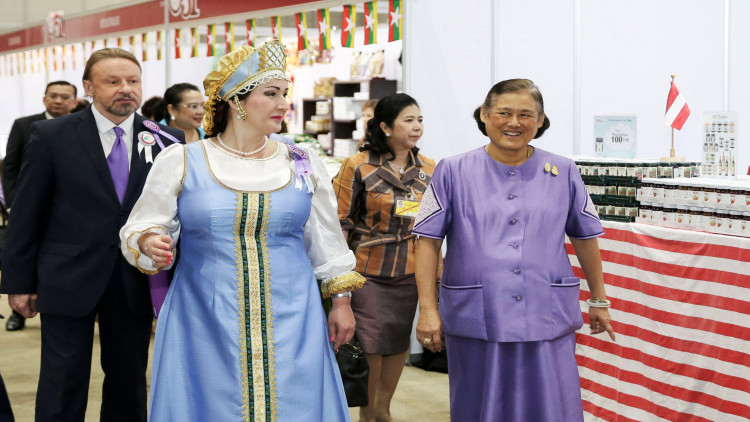 งานออกร้านคณะภริยาทูตครั้งที่51 มหกรรมสินค้านานาชาติเพื่อการกุศลแห่งปี
