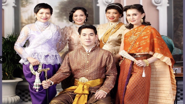 'การบินไทย' กำหนด 2-30 เม.ย. พนักงานต้อนรับบนเครื่อง แต่งกายชุดไทย