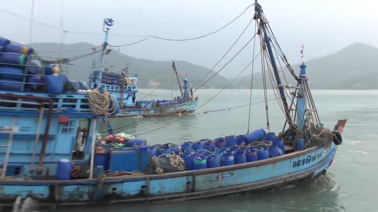 ชาวประมงอวนล้อม จ.ภูเก็ต ยื่นทบทวนบังคับใช้กฎหมาย