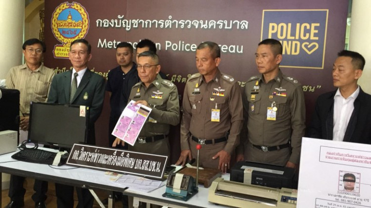 ตร.บุกทลายเเหล่งปลอม 'บัตรต่างด้าว' ยึดของกลางเพียบ