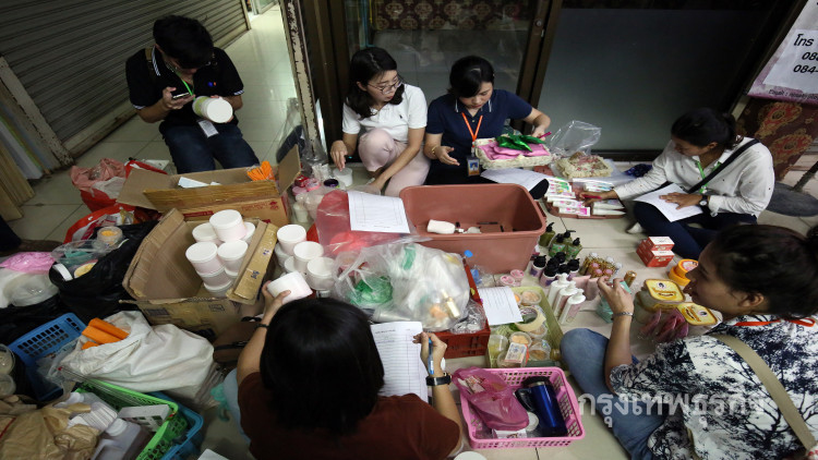 ตรวจเครื่องสำอางค์ตลาดใหม่ดอนเมือง พบของปลอมอื้อ