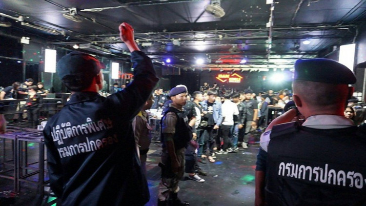 ทลายผับเถือนกลางเมืองขอนแก่น ปล่อยเด็กต่ำกว่า 18 เข้าใช้บริการเพียบ