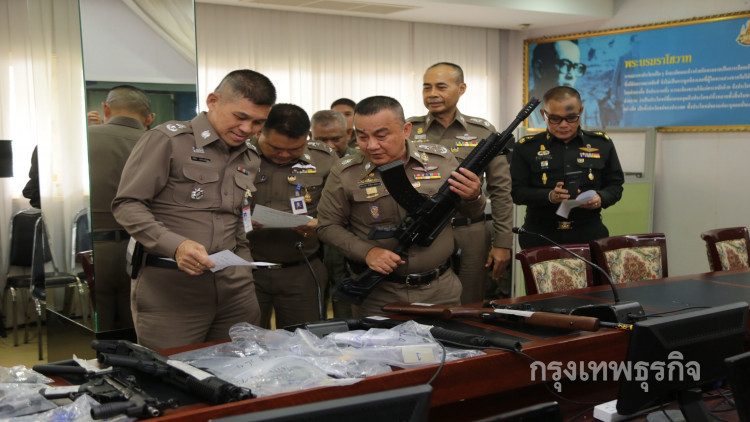 'ศรีวราห์' รุดตรวจปืน 22 กระบอก ที่ยึดได้จากบ้านนายทหารคดีเงินทอนวัด