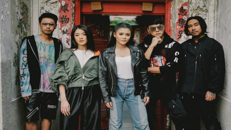 'บูม บูม แคช' ปะทะ 'ลำไย ไหทองคำ' เพลงแรงแค้นแบบสุดขีด