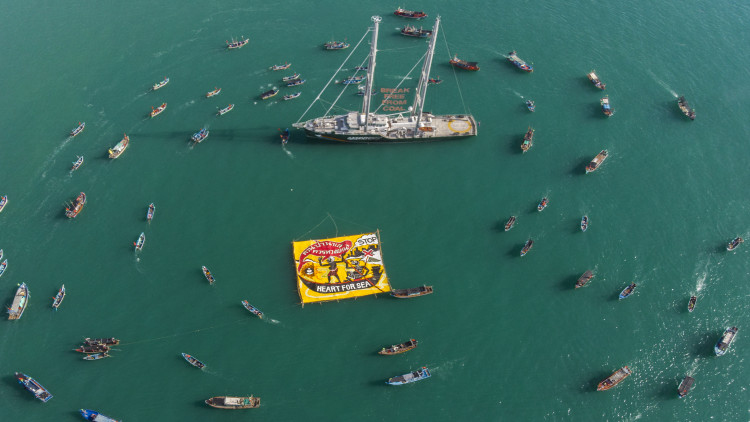 เรือเรนโบว์ร่วมขบวน ประมงพื้นบ้านตือโละปาตานี หวังหยุดรง.ไฟฟ้าถ่านหิน