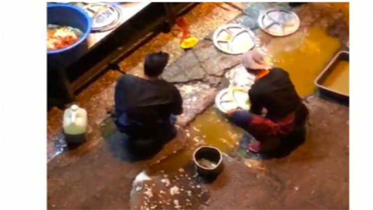 สยอง! ร้านอาหารดังมาเลเซียใช้น้ำเน่าล้างจาน
