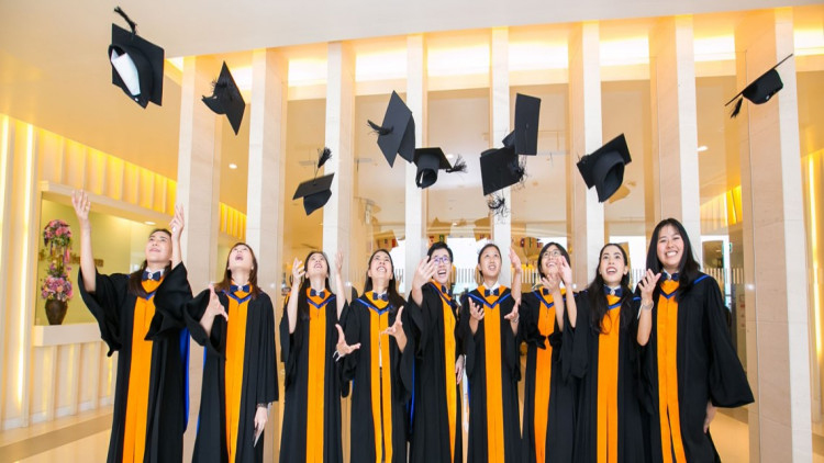 ICT มหิดล 9 ปี 9 หน้า 9 ไกล ก้าวสู่โลกดิจิทัลด้วยบัณฑิตคุณภาพ 