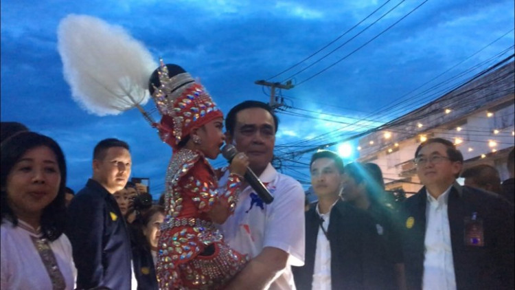 นายกฯ ลั่นกลางปากน้ำโพ เลือกตั้งตามโรดแมป ก.พ.62 แน่