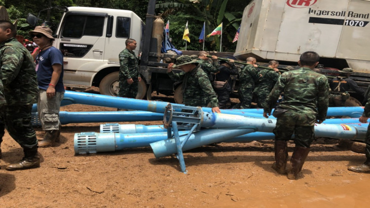 นายกฯ สั่งผันน้ำออกจากถ้ำหลวง อย่าให้ประชาชนเดือดร้อน 