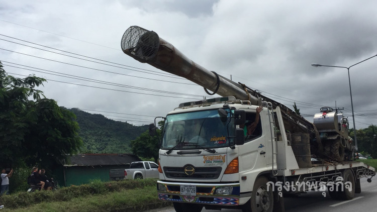 คลิปแห่โห่ร้อง-ปรบมือขอบคุณ 'ทีมสูบน้ำซิ่ง' ช่วยหมูป่า13ชีวิต