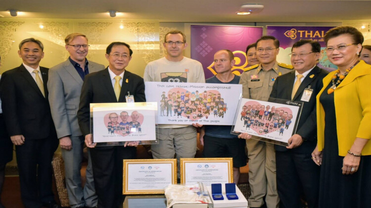 3รมต.ส่ง'จอห์น-เจสัน'กลับอังกฤษ เบื้องหลังนักดำน้ำบินด่วนช่วย13หมูป่า