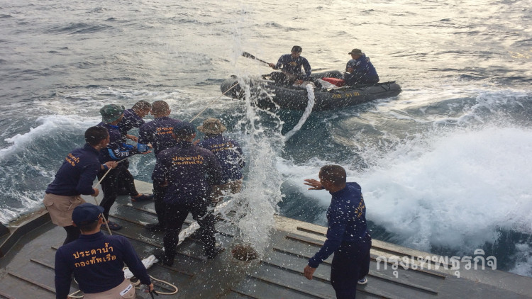 นักประดาน้ำไทย-จีน ลุยค้นหาผู้สูญหายรายที่47 ใต้ท้องเรือฟินิกซ์