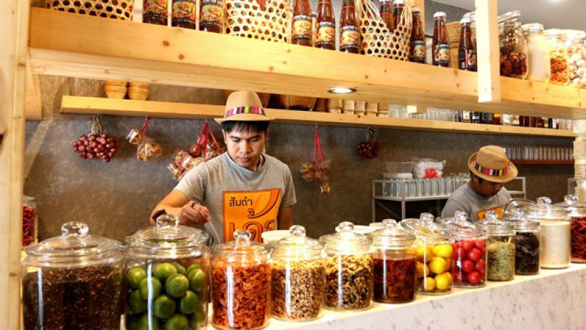 แซบคลาสสิค ที่ ส้มตำเด้อ ทองหล่อ