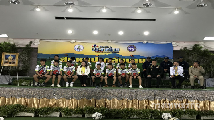 เปิดใจครั้งแรก! 13 หมูป่า เล่านาทีเจอนักดำน้ำชาวอังกฤษ