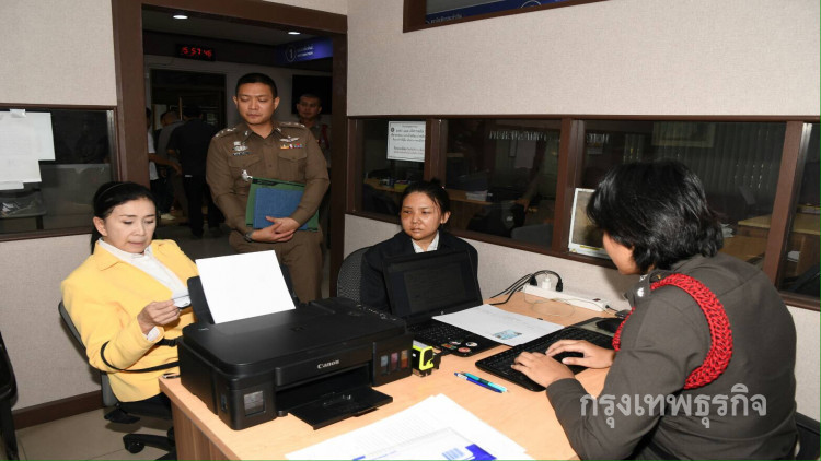 เเฟนสาวถูกทอมกระทืบเปิดใจ เหตุมีปากเสียงปมหึงหวง