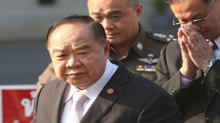 ทหารหิ้วปีก 'ประวิตร' กลับ กทม. ทันที หลังปวดท้องหนัก