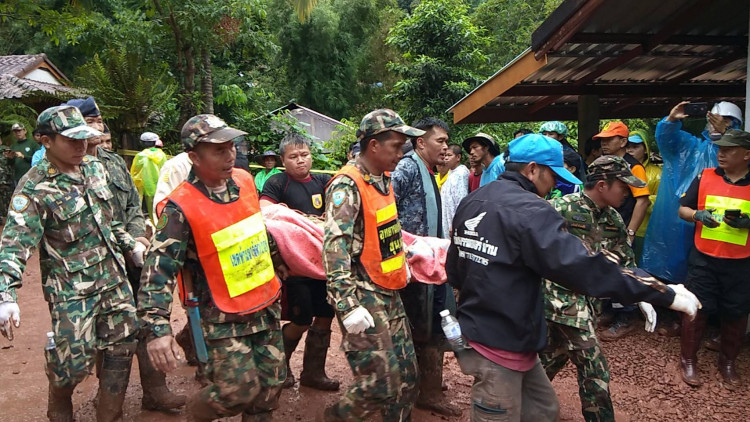 ‪ล่าสุด! ดินถล่ม อ.บ่อเกลือ จ.น่าน พบศพครบทั้ง 8 คนแล้ว‬