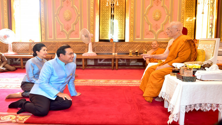 นายกฯ เข้าเฝ้าถวายเครื่องสักการะสมเด็จพระสังฆราช เนื่องในวันเข้าพรรษา