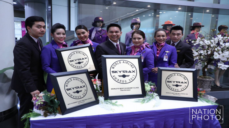 ผู้บริหารการบินไทย -ลูกเรือ ร่วมยินดี 3 รางวัล 'สกายแทรกซ์'