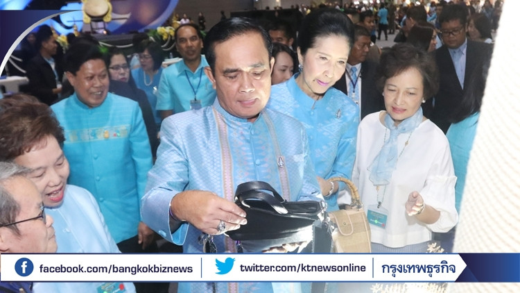 นายกฯควงภริยา ช้อปปิ้งสินค้าโอทอป