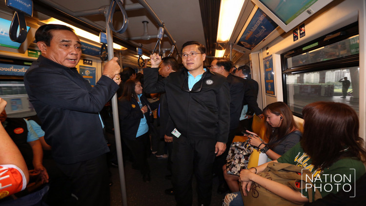 นายกฯ โหน 'บีทีเอส' ตรวจการจราจรกทม.
