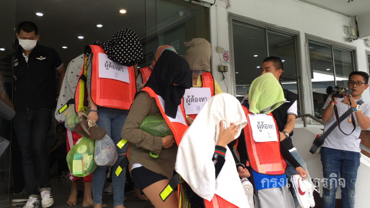 ฝากขัง 'เมล เทคมีเอ้าท์ไทยแลนด์' ปาร์ตี้ยาหมู่บ้านหรู 