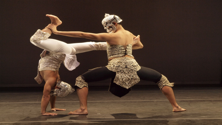 ขาวดำ: Black and White  เต้นร่วมสมัย พิเชษฐ กลั่นชื่น