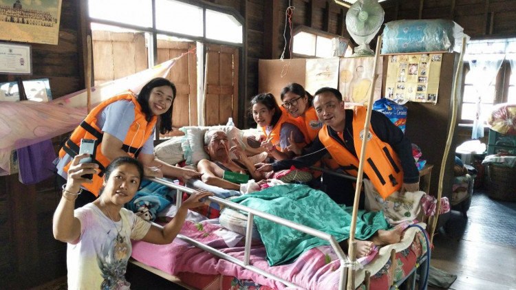 สธ.ส่งหน่วยแพทย์เคลื่อนที่บริการปชช. ในพื้นที่ประสบภัยน้ำท่วม จ.นครพนม