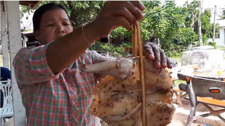 เปิดเมนูเด็ด 'ไก่ย่างมดแดง'