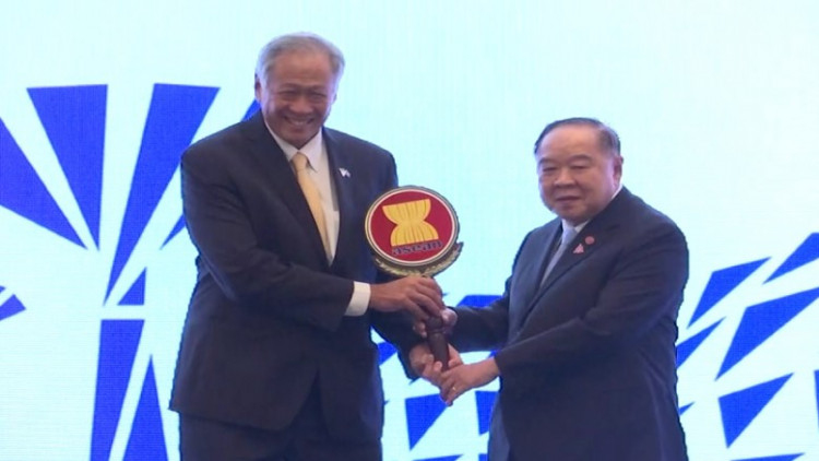 'ประวิตร' ทำพิธีรับมอบ ไทยเป็นประธานอาเซียนปี 62