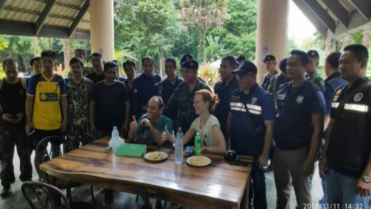 พบแล้ว! 2 นักท่องเที่ยวฝรั่งเศส เดินหลงป่าเขาพนมเบญจา