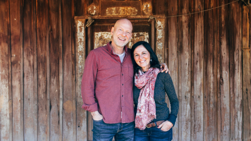 สื่ออันทรงพลังและชีวิตที่มีเจตจำนงของ ชัคและเชอร์รี ควินลีย์