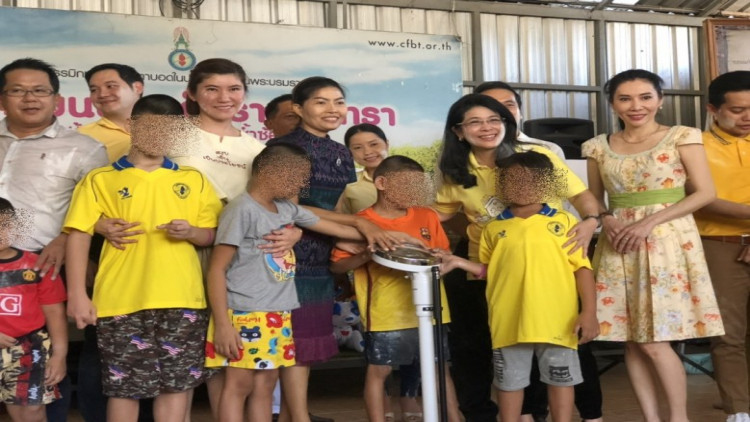 'หญิงหน่อย' นำทีมคนรุ่นใหม่ทำบุญเด็กพิการซ้ำซ้อน