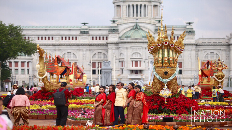 ภาพบรรยากาศย้อนยุค 'อุ่นไอรัก คลายความหนาว'