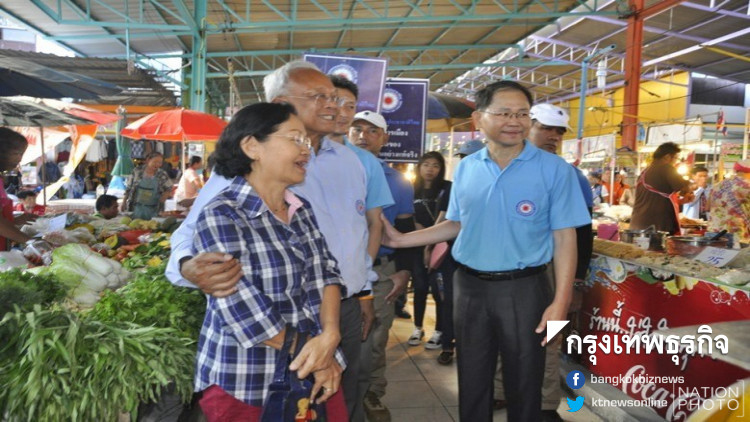 'สุเทพ' เดินคารวะชาวโคราชคึกคัก