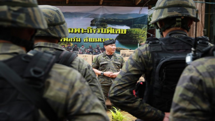 ผบ.ตร.เยี่ยมกำลังพลกองร้อยเฉพาะกิจรบพิเศษ