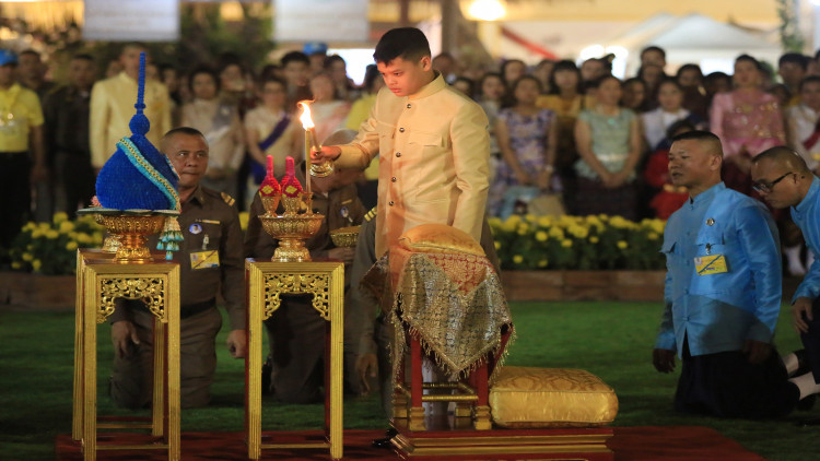 พระองค์ที เสด็จทอดพระเนตรงาน อุ่นไอรักฯ