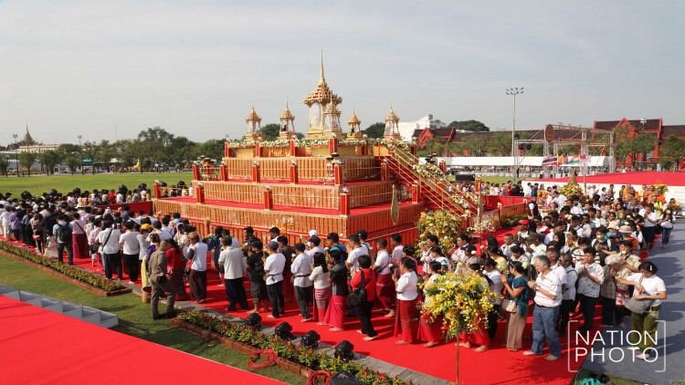 สักการะพระบรมสารีริกธาตุ-พระพุทธรูป 13 ชาติรับปีใหม่